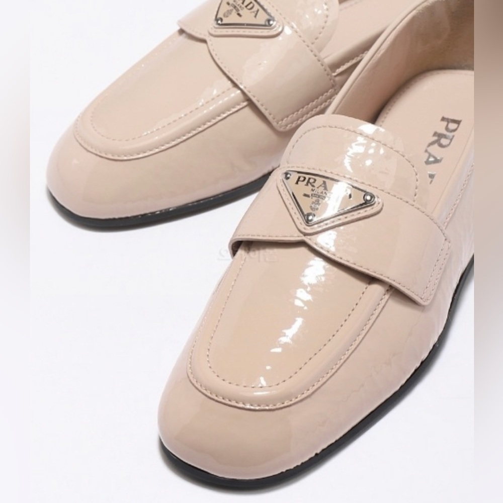 EUC Prada Prada Logo Loafers 39.5